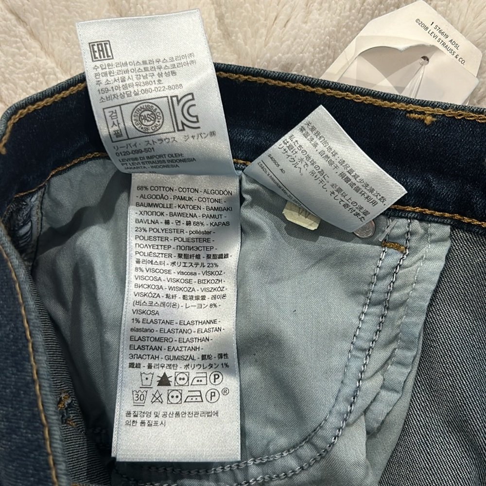 Levi’s Women’s Cropped Jeans, Size 12 - Picture 10 of 14